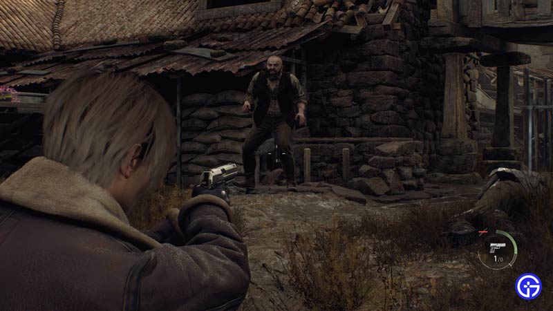 re4 remake move while shooting